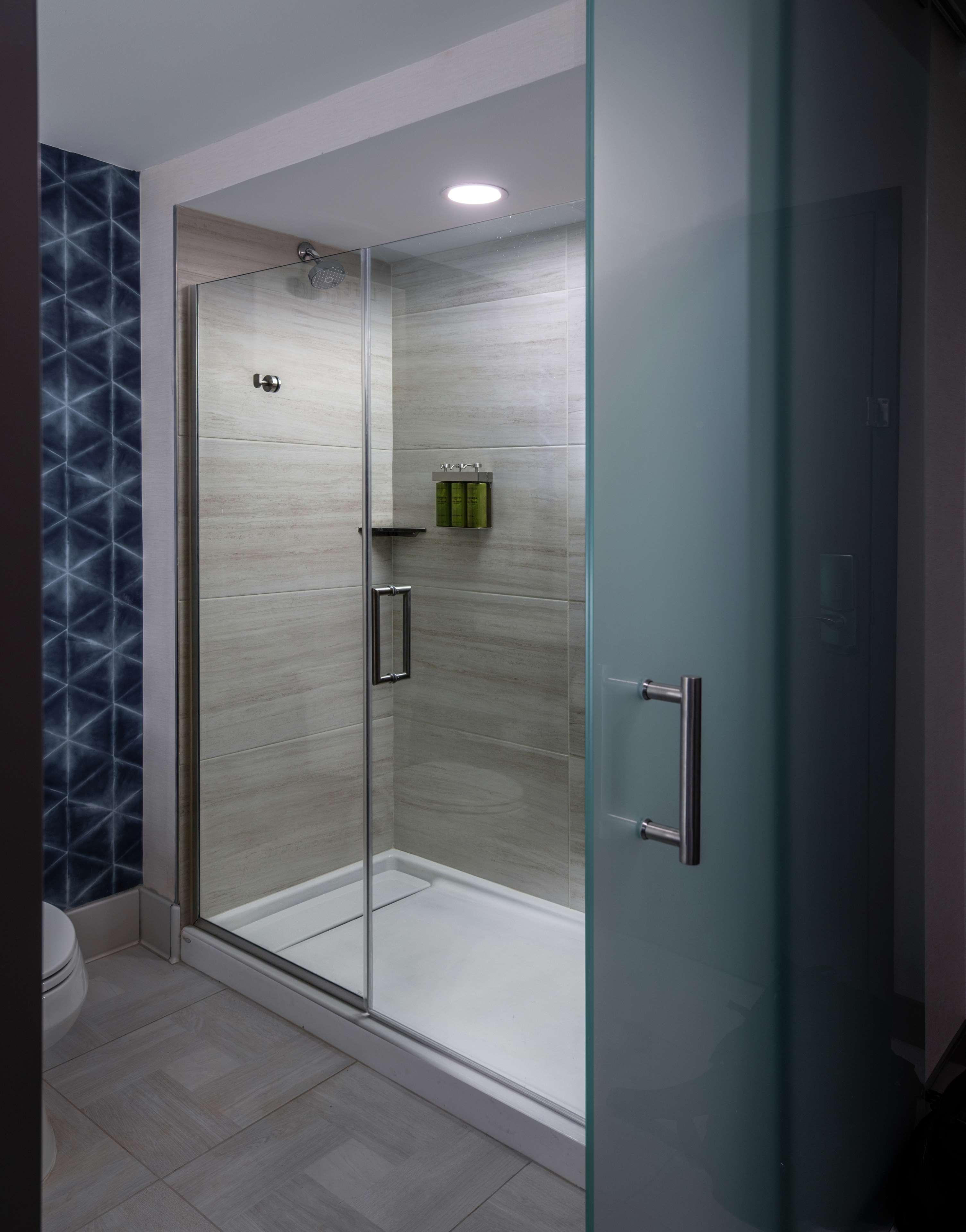 מלון Doubletree By Hilton הוט ספרינגס מראה חיצוני תמונה