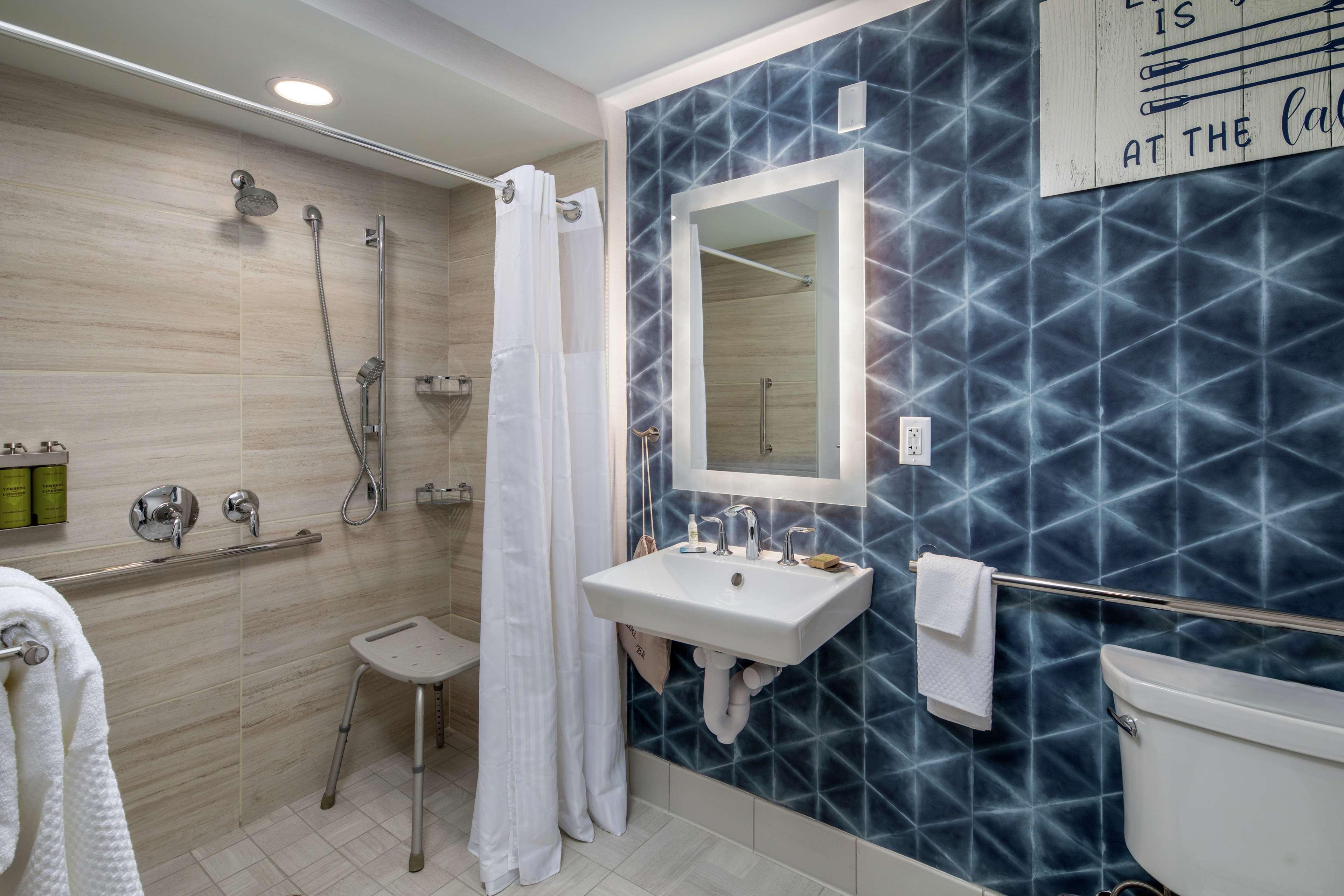 מלון Doubletree By Hilton הוט ספרינגס מראה חיצוני תמונה