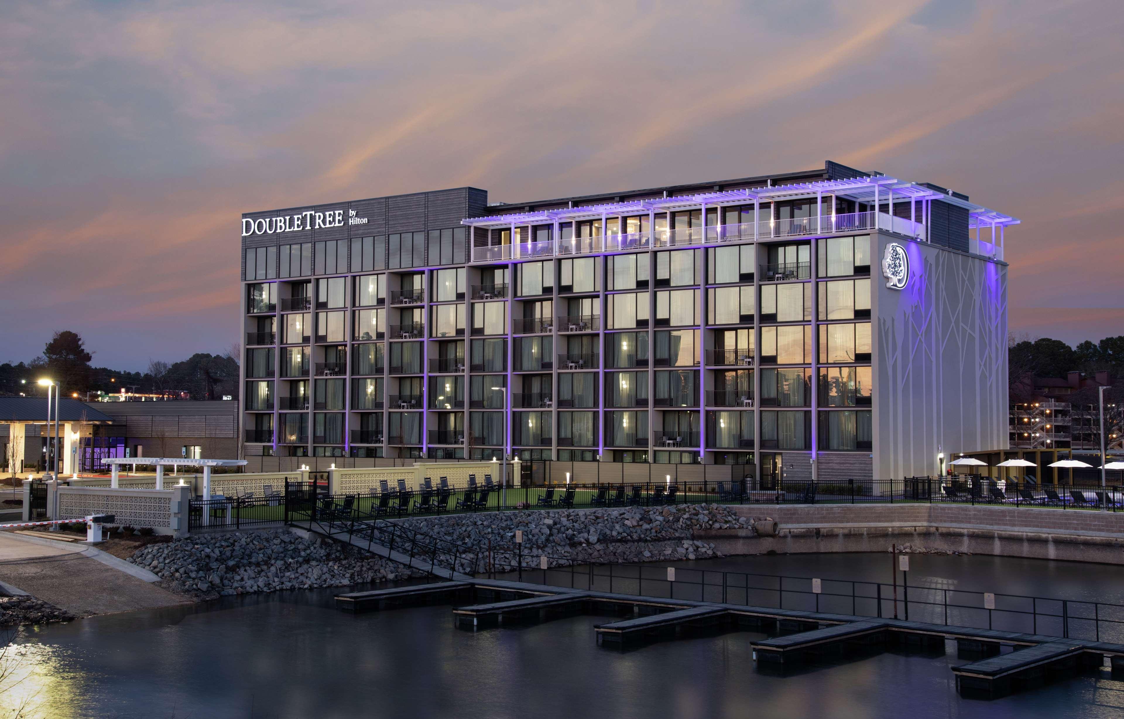 מלון Doubletree By Hilton הוט ספרינגס מראה חיצוני תמונה