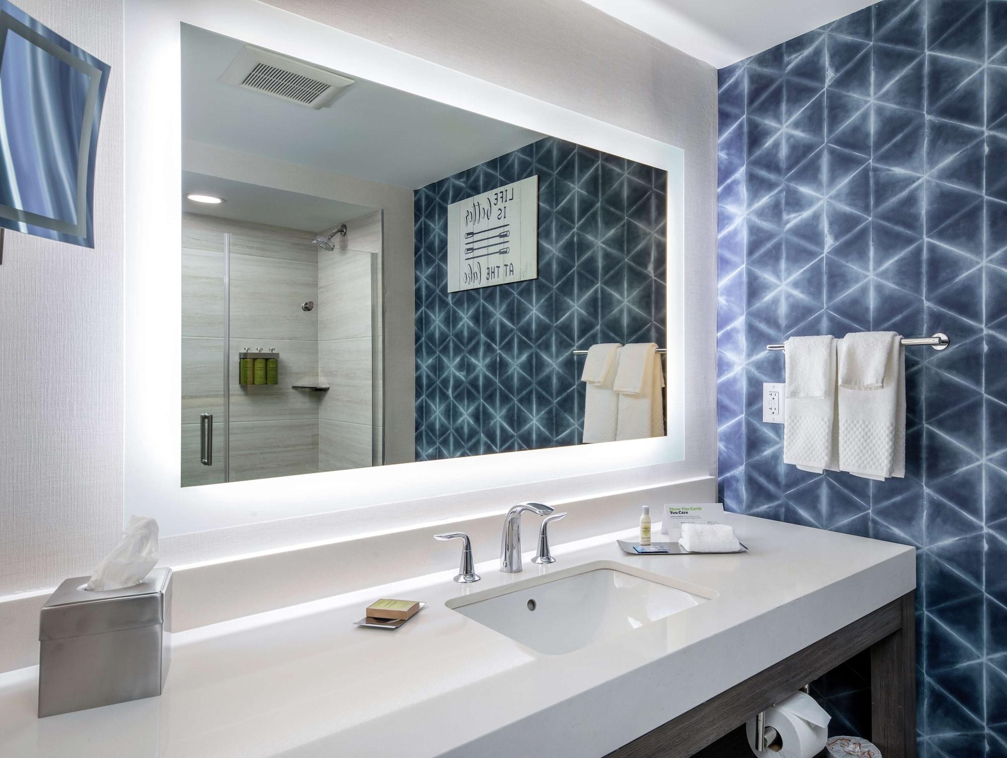 מלון Doubletree By Hilton הוט ספרינגס מראה חיצוני תמונה