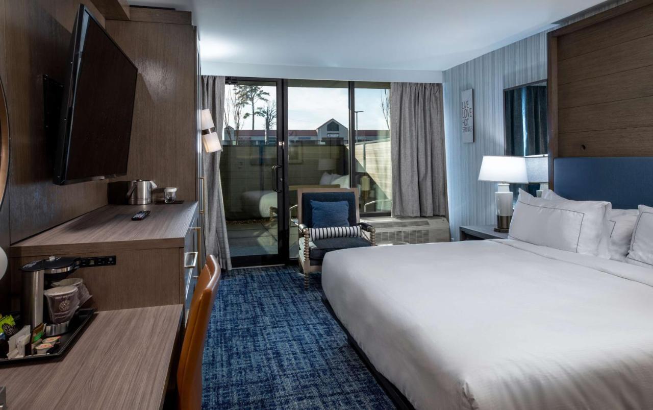 מלון Doubletree By Hilton הוט ספרינגס מראה חיצוני תמונה