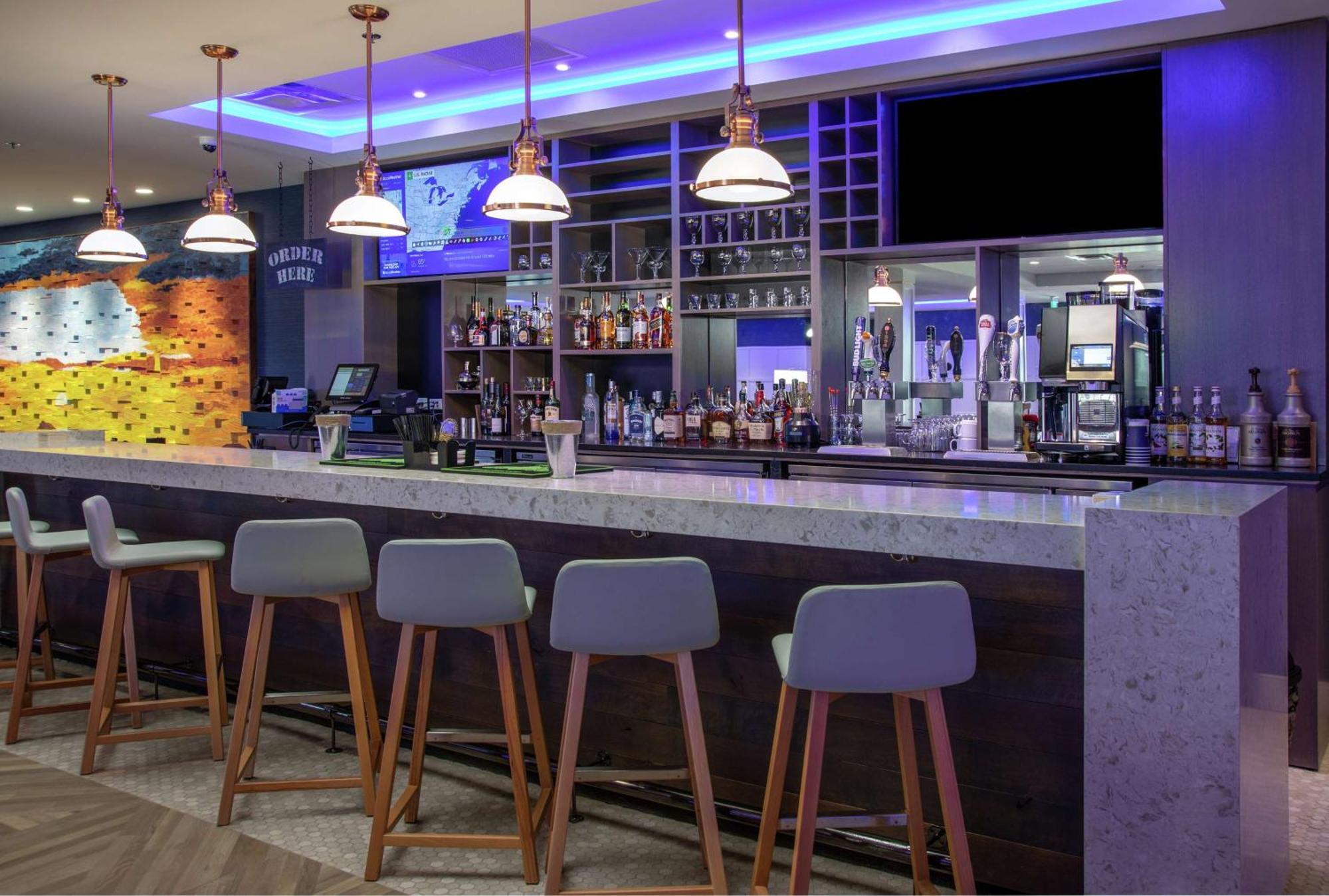 מלון Doubletree By Hilton הוט ספרינגס מראה חיצוני תמונה