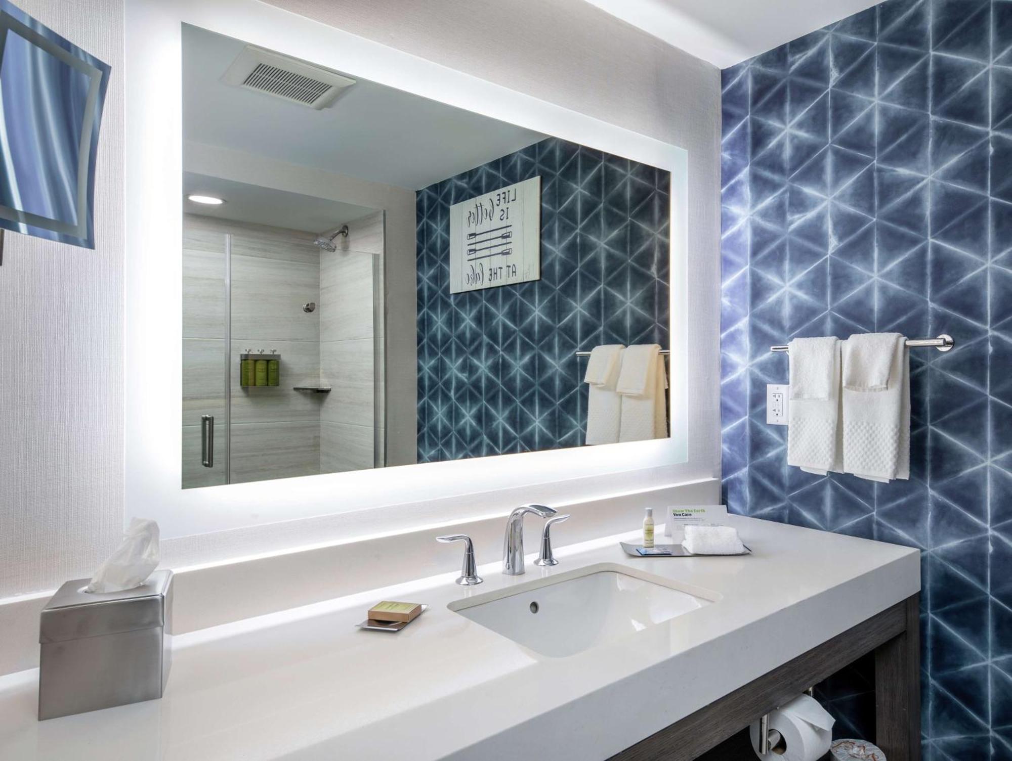 מלון Doubletree By Hilton הוט ספרינגס מראה חיצוני תמונה
