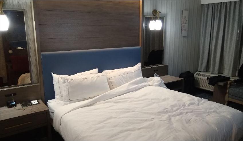 מלון Doubletree By Hilton הוט ספרינגס מראה חיצוני תמונה